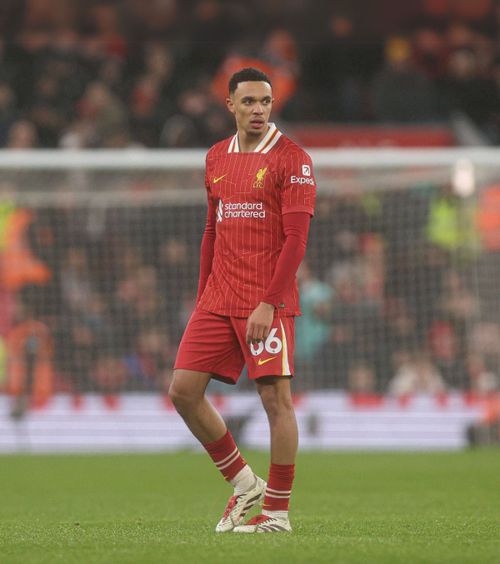 Tackling la Trent-Alexander  Fundașul lui Liverpool, criticat de legenda lui United:  „Se apără ca un școlar”