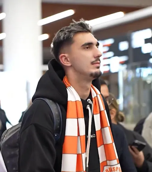 Primit ca un salvator  VIDEO:  Cum a fost întâmpinat  Andrei Ivan  de fanii lui Adanaspor la aeroport. Echipa ocupă penultimul loc în Liga 2 din Turcia