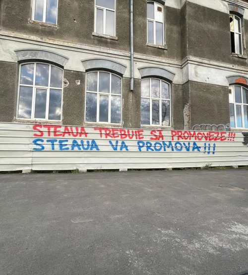 Protest inedit: „Steaua va promova!” Fanii au scris pe zidurile unei clădiri de lângă Palatul Cotroceni un mesaj inspirat din  comentariul TV al finalei CCE din ‘86