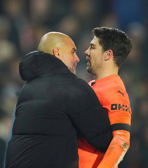 Guardiola, criză de nervi   VIDEO:  Pep a explodat la finalul meciului Brentford - Manchester City »  L-a bruscat  pe Stefan Ortega