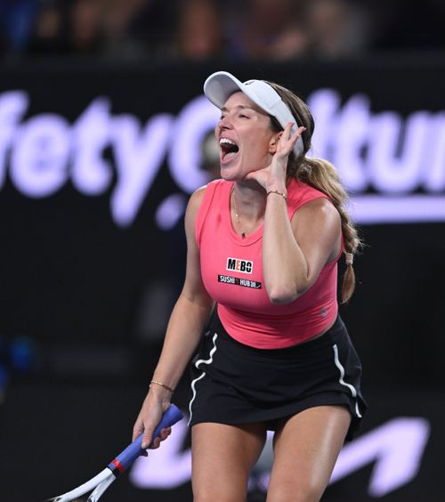 Război cu publicul  Danielle Collins, huiduită de fani la Australian Open » Le-a trimis „bezele” și le-a arătat zona dorsală:  „Voi îmi plătiți facturile”