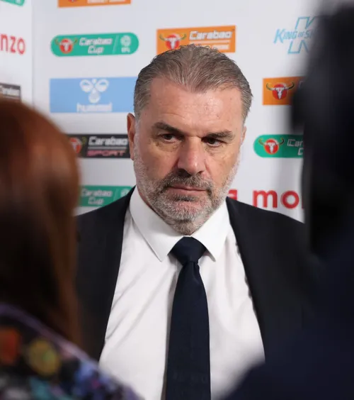 Nervii lui Postecoglou Antrenorul lui Tottenham, scos din sărite de  întrebarea unui jurnalist BBC : „Bun mod de a începe un interviu”