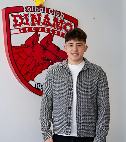 Dinamo se întărește „Câinii” au transferat un  mijlocaș de 18 ani : „O mare onoare!” » A fost cel mai bun fotbalist al echipei sale în 2024