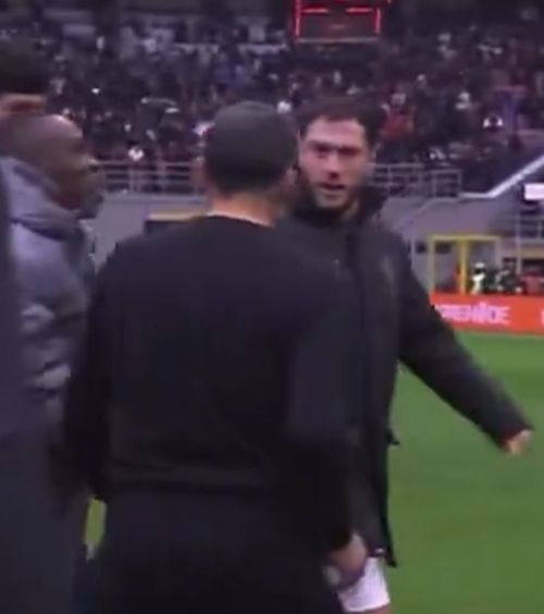 Conceicao, iute la mânie  Antrenorul lui AC Milan  a sărit să-l bată  pe cel căruia i-a retras banderola de căpitan