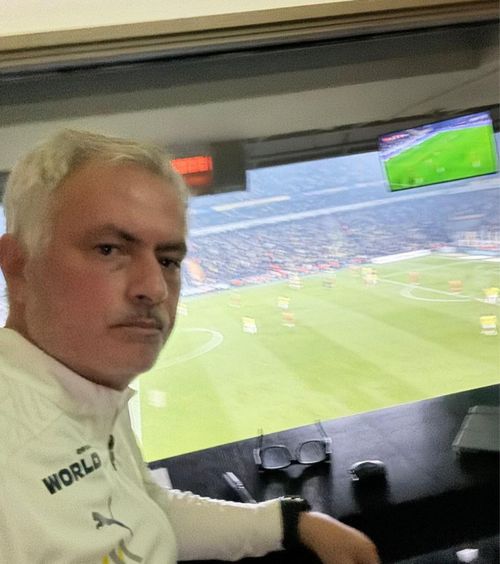 The Special One  VIDEO . Ce aroganță! Cum a urmărit  Mourinho , suspendat, ultimul meci al lui Fenerbahce: „M-am distrat, se vede pe fața mea”