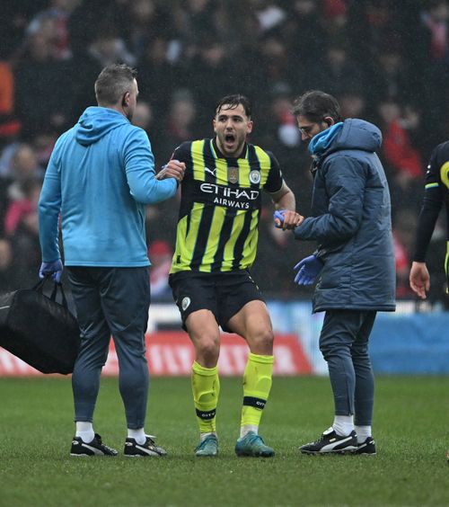 Coșmarul lui Guardiola continuă   Nico Gonzalez , înlocuitorul lui Rodri la Manchester City, s-a accidentat după doar 22 de minute!