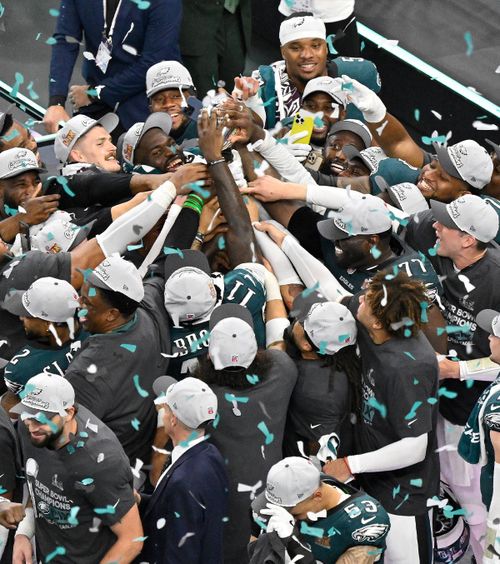 Super Bowl 2025    Philadelphia Eagles  a învins-o pe Kansas City Chiefs, scor 40-22. Donald Trump în tribune, Serena Williams pe scenă