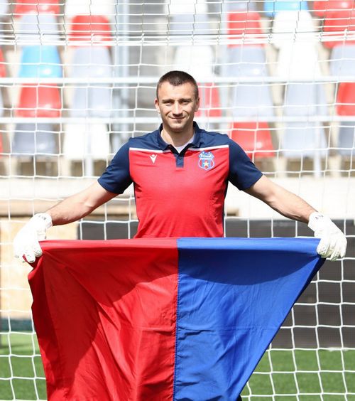 Interzis în propria țară  Vasili Hamutovski, ex-FCSB și Petrolul,  nu mai are voie să muncească  în Belarus, fiind considerat „trădător” de regimul Lukașenko