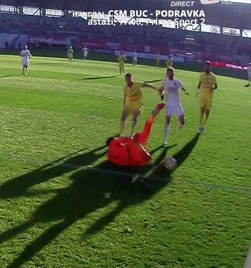 Raul Bălbărău, gafă în FC Hermannstadt - Petrolul Ploiești. Foto captură Prima Sport 1 (8).jpg