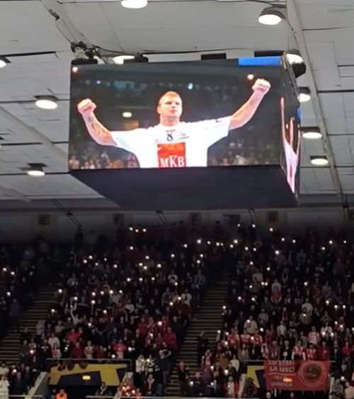 În memoria lui Cozma  VIDEO . Moment emoționant la Dinamo - Veszprem » Toată sala a amuțit în  minutul 8