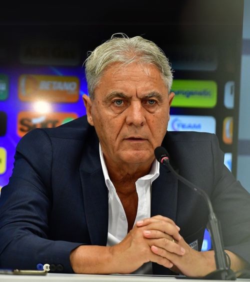 „Nu vreau să fim ca Geoană”  U Craiova e prima în Liga 1, dar Sorin Cârțu  nu se gândește încă la titlu  + Critică VAR: „Prea multe influențe”