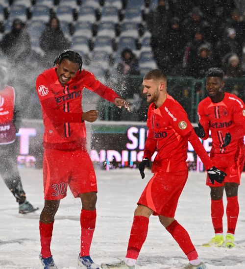 Gloria Buzău - FCSB 0-2 Chinuită de zăpadă, FCSB câștigă la Buzău și  urcă pe primul loc