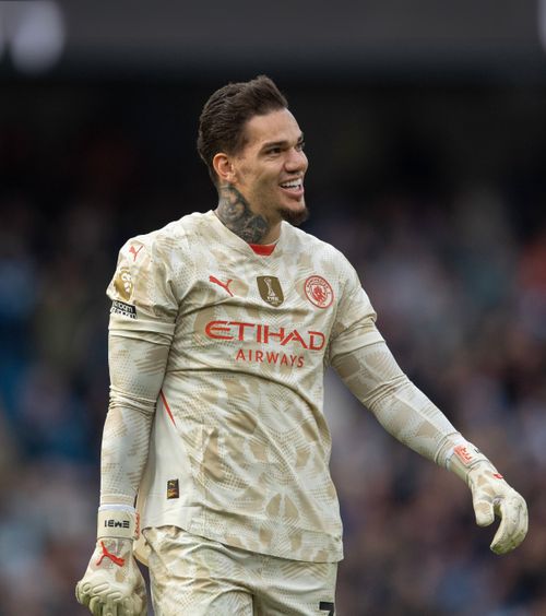 Povestea lui Ederson Portarul lui Manchester City a ajuns fără să vrea între buturi și a bifat un  record inedit  în Premier League