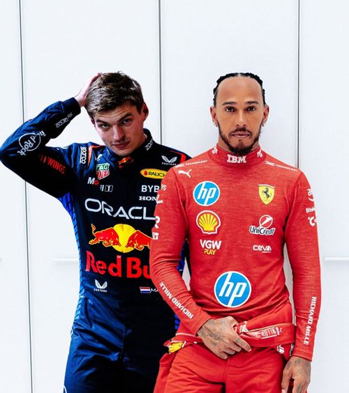 Verstappen, huiduitPremier&#259;: echipele din Formula 1 &#537;i-au prezentat simultan monoposturile &raquo; Hamilton, ova&#539;ionat la scen&#259; deschis&#259;