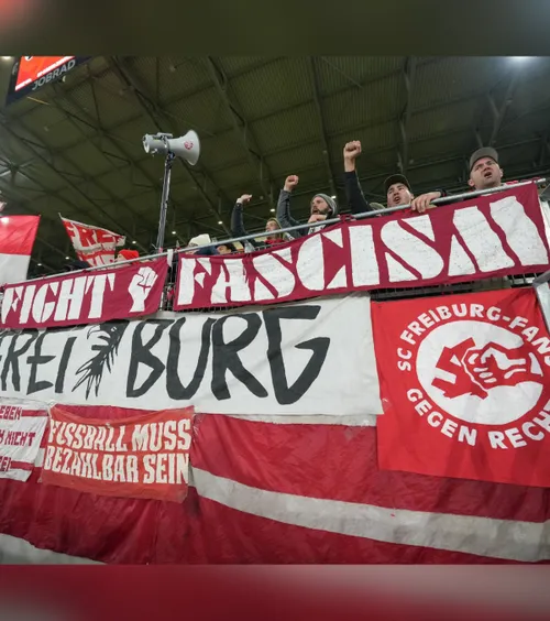 Tot mai mult rasism &icirc;n Bundesliga&nbsp; &Icirc;n Germania, ascensiunea dreptei politice se vede pe stadioanele de fotbal