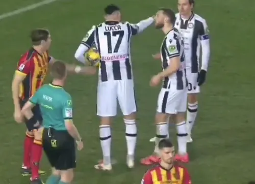 Lorenzo Lucca, scandal înainte de penalty în Lecce - Udinese. FOTO: captură DAZN