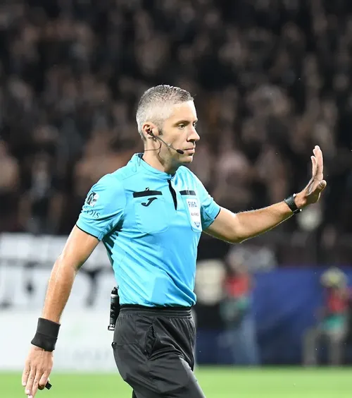 Cine va arbitra Rapid - FCSB „Centralul” ales e cel de care îi era „frică” lui  Marius Șumudică : „Nu scap”