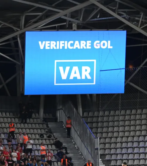 Noua elită VAR din Liga 1  Patru foști centrali au fost selectați de Vassaras drept cei mai buni arbitri video și  vor fi în play-off . Cine e pe listă