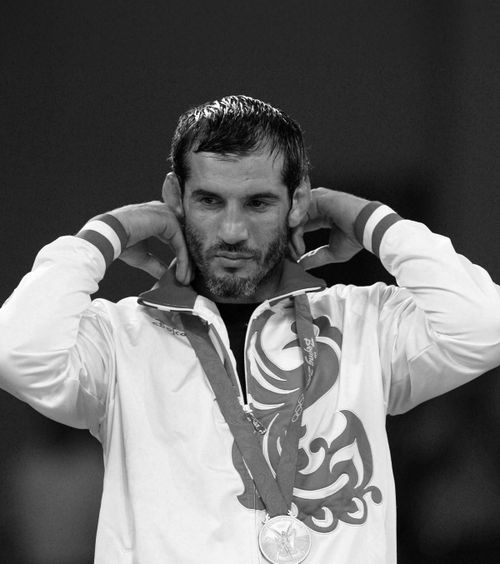 Un nou deces suspect în Rusia   Buvaisar Saitiev,  triplu campion olimpic la lupte, a murit, după ce a căzut de la fereastra apartamentului său. Avea 49 de ani