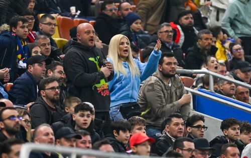 Laura Vicol, prezentă în tribunele FCSB - Lyon (foto: Raed Krishan / GOLAZO)