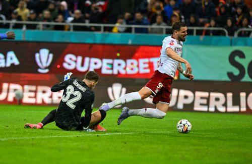 Elvir Koljic și Marius Șumudică, cartonașe galbene în FCSB - Rapid. FOTO: Raed Krishan / GOLAZO.ro