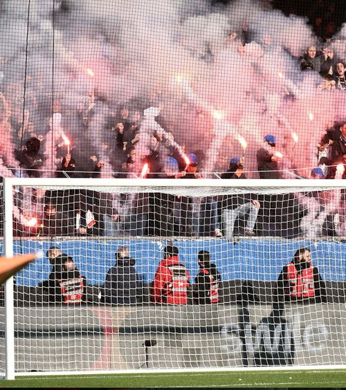 Meci abandonat în Franța Partida Montpellier - Saint-Etienne a fost  suspendată în minutul 63 , după ce un incendiu a izbucnit pe stadion