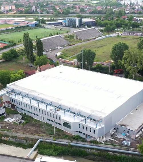 Finalizat după 18 ani?  ANS spune că  patinoarul din Tg. Mureș  va fi transformat într-o bază  multifuncțională. Guvernul Ungariei a construit un alt patinoar, de un milion €