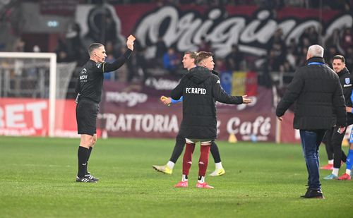 Momentul când Claudiu Petrila a fost eliminat de Istvan Kovacs (foto: Raed Krishan / GOLAZO)