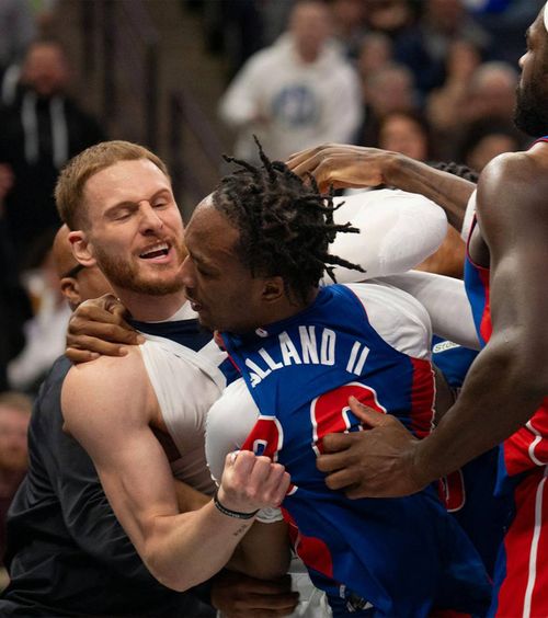 Încăierare generală în NBA  Cinci jucători și doi antrenori,  eliminați  în Minnesota Timberwolves - Detroit Pistons