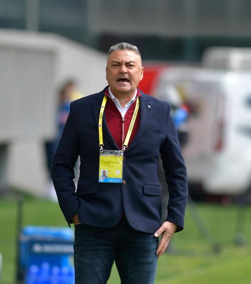 Ilie Stan a gafat cu Budescu  Gloria Buzău vrea să-l dea afară pe atacantul pe care-l adusese ca pe o vedetă, doar că  n-are bani suficienți  ca să scape de el