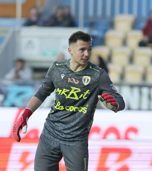 Petrolul, trei puncte mari    Bălbărău,  omul meciului: De aceea sunt băgat în teren!”. Hanca își face mea culpa: „Eliminarea a fost corectă”