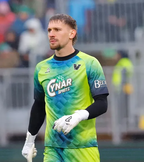 Radu impresionează în Serie A Presa din Italia îl laudă pe portarul român: „Reflex de felină” »  Marius Marin și Moruțan , criticați
