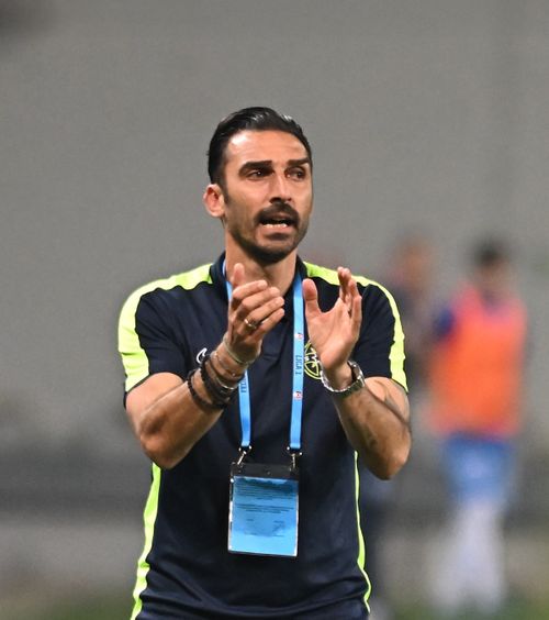 „Doar la asta mă gândesc” Elias Charalambous reacționează după ce s-a anunțat că  este dorit în Grecia : „E ca o a doua familie”
