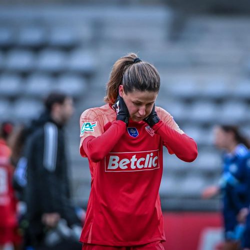 Hărțuire Un individ  a pretins că e doctor  și a încercat să obțină lenjeria intimă a unor fotbaliste, sub pretextul unui control antidoping