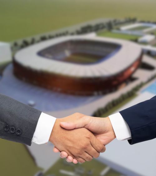 „Iese soarele și pe strada noastră” Dinamo, în extaz după  semnarea contractului  pentru noul stadion » Mesajul transmis de „câini”