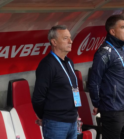 „Putea fi golgheter”   Mircea Rednic, exasperat de   ratările lui Costache  + Reacția fotbalistului: „Puteam să scriu istorie”