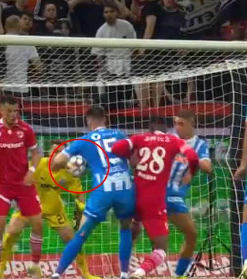 „Câinii” au cerut penalty    FOTO.  Cel mai controversat moment din   Dinamo - Craiova  » Badelj a lovit mingea cu mâna, dar arbitrul n-a dat nimic