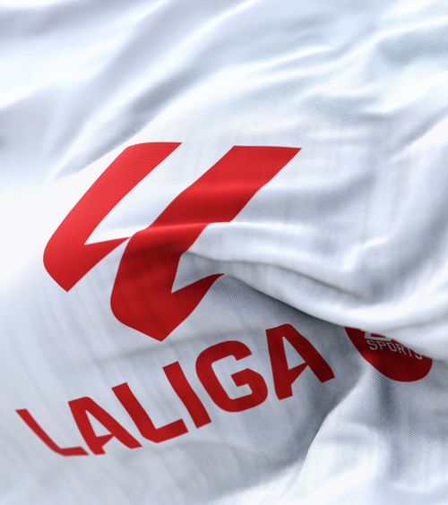Reguli noi în Spania   La Liga vrea să încurajeze cluburile să transfere mai mulți jucători noi.   Nu vor mai exista plafoane salariale negative