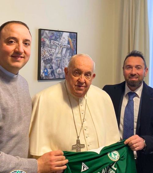 Blestemul promovării  O echipă avansează de fiecare dată când   moare un Papă . S-a întâmplat de șase ori până acum, inclusiv cu Francisc!
