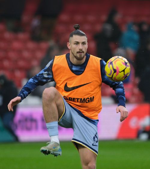 Vești rele pentru Drăgușin  Ce se întâmplă cu antrenorul care l-a adus la Tottenham și cu stoperii londonezilor.   Al 5-lea pe listă?