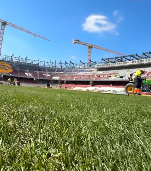 Camp Nou prinde contur   A început instalarea   gazonului  » Imagini spectaculoase publicate de Barcelona