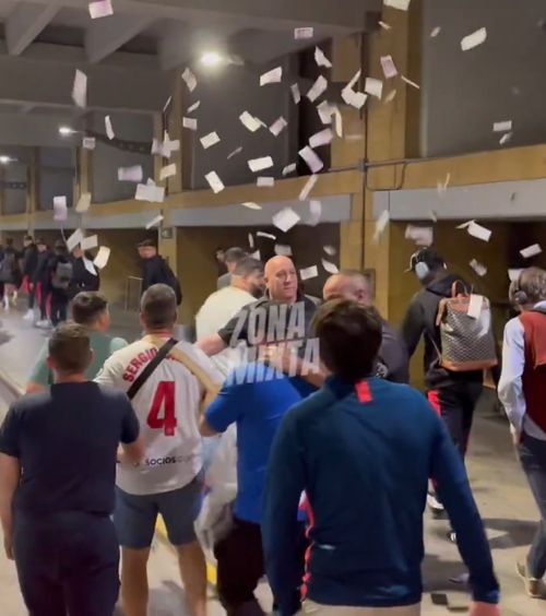 Sevilla, bani falși și insulte   Fanii au răbufnit, după ce andaluzii au obținut un singur punct în 6 etape:   „Vrei să retrogradăm?!”