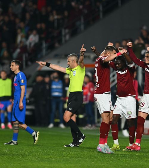  IATĂ DIALOGUL HAȚEGAN - RADU PETRESCU!  GOLAZO.RO a aflat   ce au vorbit  „centralul” și arbitrul VAR la faza penalty-ului refuzat pentru Rapid