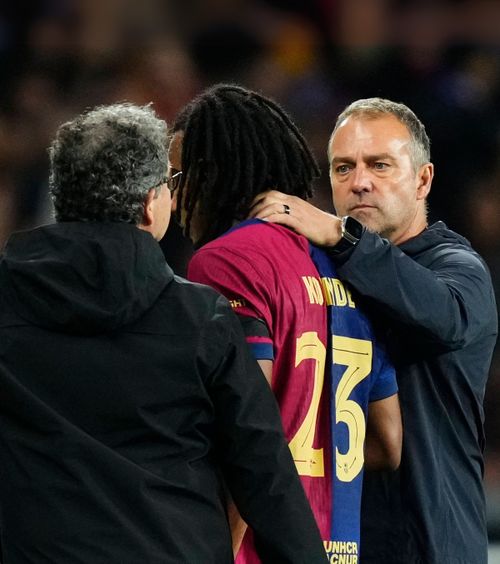 Decizie grea pentru Hansi Flick   Antrenorul Barcelonei trebuie să aleagă un   înlocuitor pentru Jules Kounde.  Care sunt opțiunile