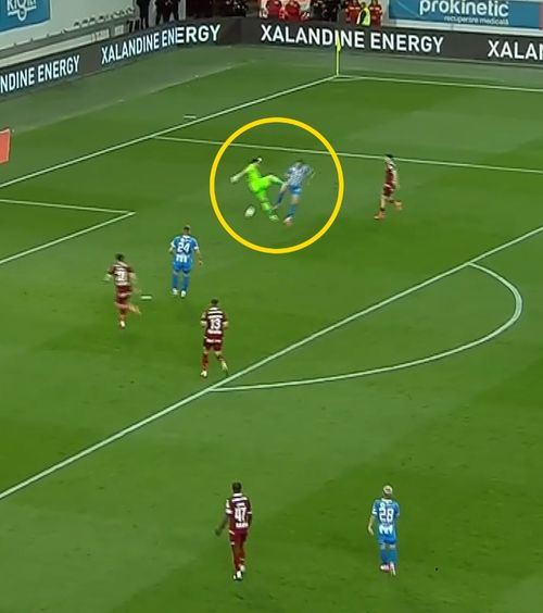 Seara gafelor    VIDEO.  Greșeli imense în Craiova - Rapid!   Eroarea care poate trimite titlul la FCSB