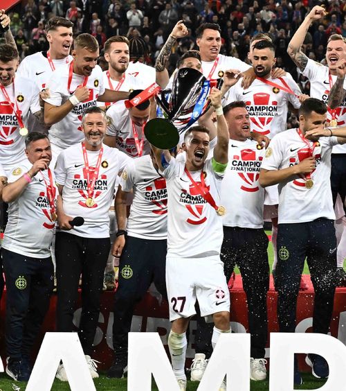 Refuză trofeul  FCSB poate fi campioană luni, dar   nu vrea să primească titlul cu Dinamo!  GOLAZO.ro a aflat motivul și data ceremoniei 