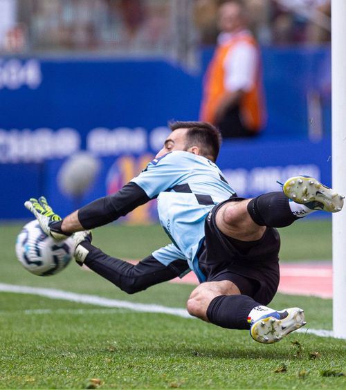 Neșansa lui Cojocaru    Portarul care apără penaltyuri  a pierdut cu Pogon două finale la rând în Cupa Poloniei