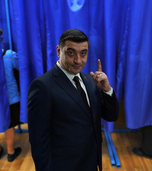 Primul președinte-ultras?  Exit-poll:   George Simion a luat cele mai multe voturi în turul 1.  De ce a fost amenințat cu Clanul Sportivilor + ce președinte tremură dacă Simion ajunge la Cotroceni
