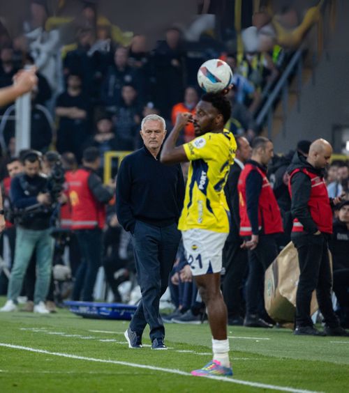  Derby-uri fără victorie    Mourinho termină sezonul  la Fenerbahce fără a câștiga vreun meci cu marile rivale