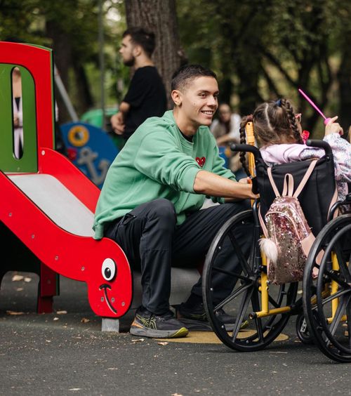 173.000 de euro pentru copii  David Popovici a mobilizat peste   8.000 de donatori  pentru micuți fără familie